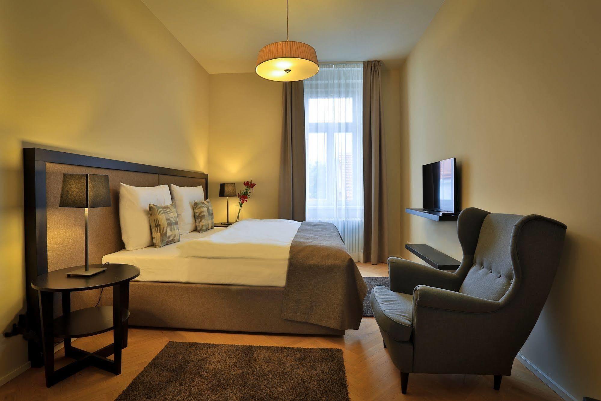 פראג James Hotel & Apartments מראה חיצוני תמונה