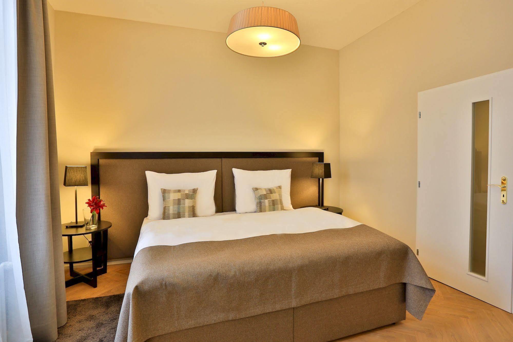 פראג James Hotel & Apartments מראה חיצוני תמונה